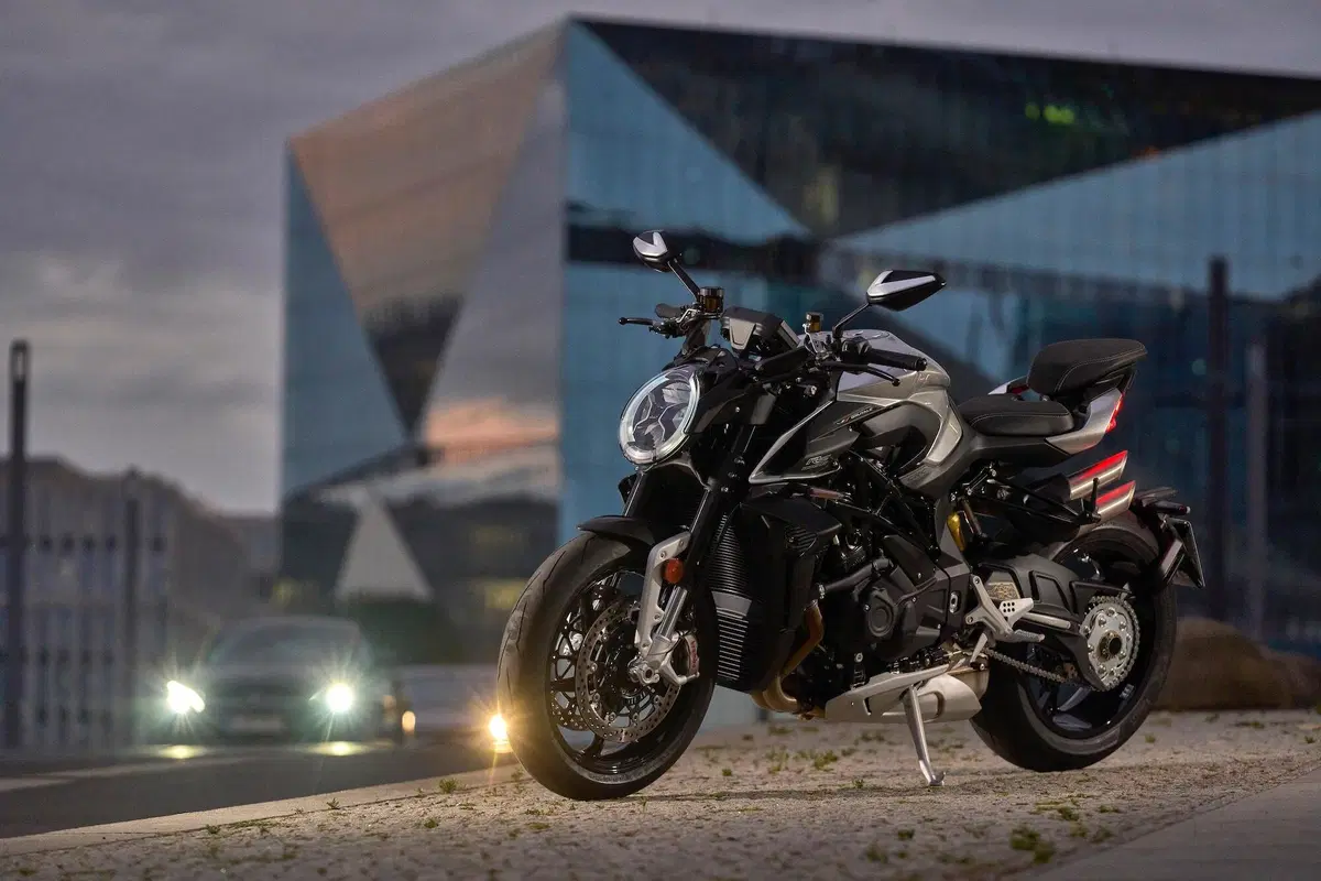MV Agusta Brutale 1000 RS 2021: prezzo, foto e video (17)
