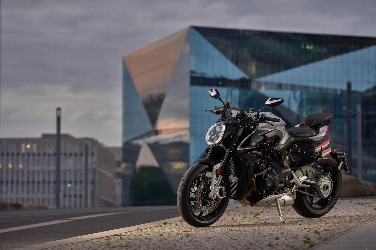 MV Agusta Brutale 1000 RS 2021: prezzo, foto e video (22)