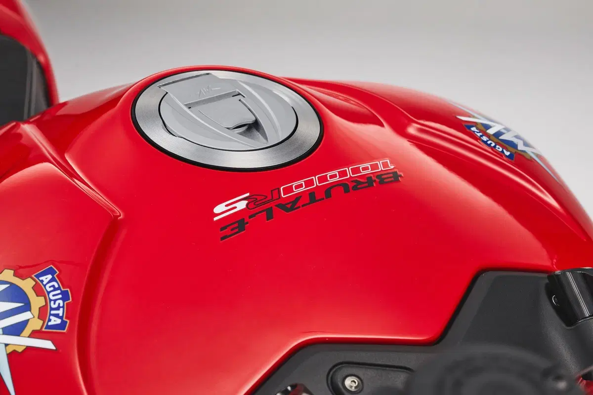 MV Agusta Brutale 1000 RS 2021: prezzo, foto e video (2)