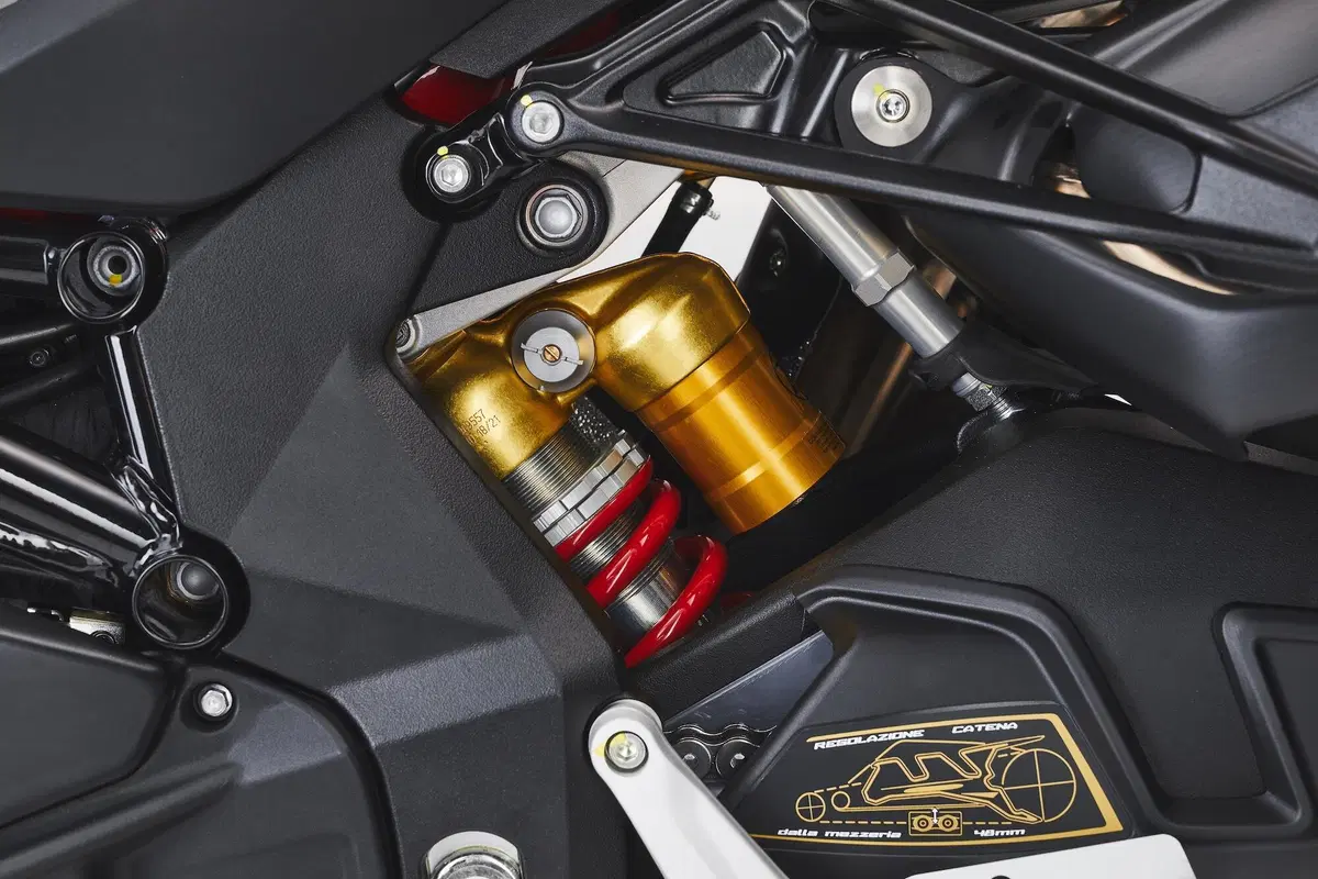 MV Agusta Brutale 1000 RS 2021: prezzo, foto e video (8)