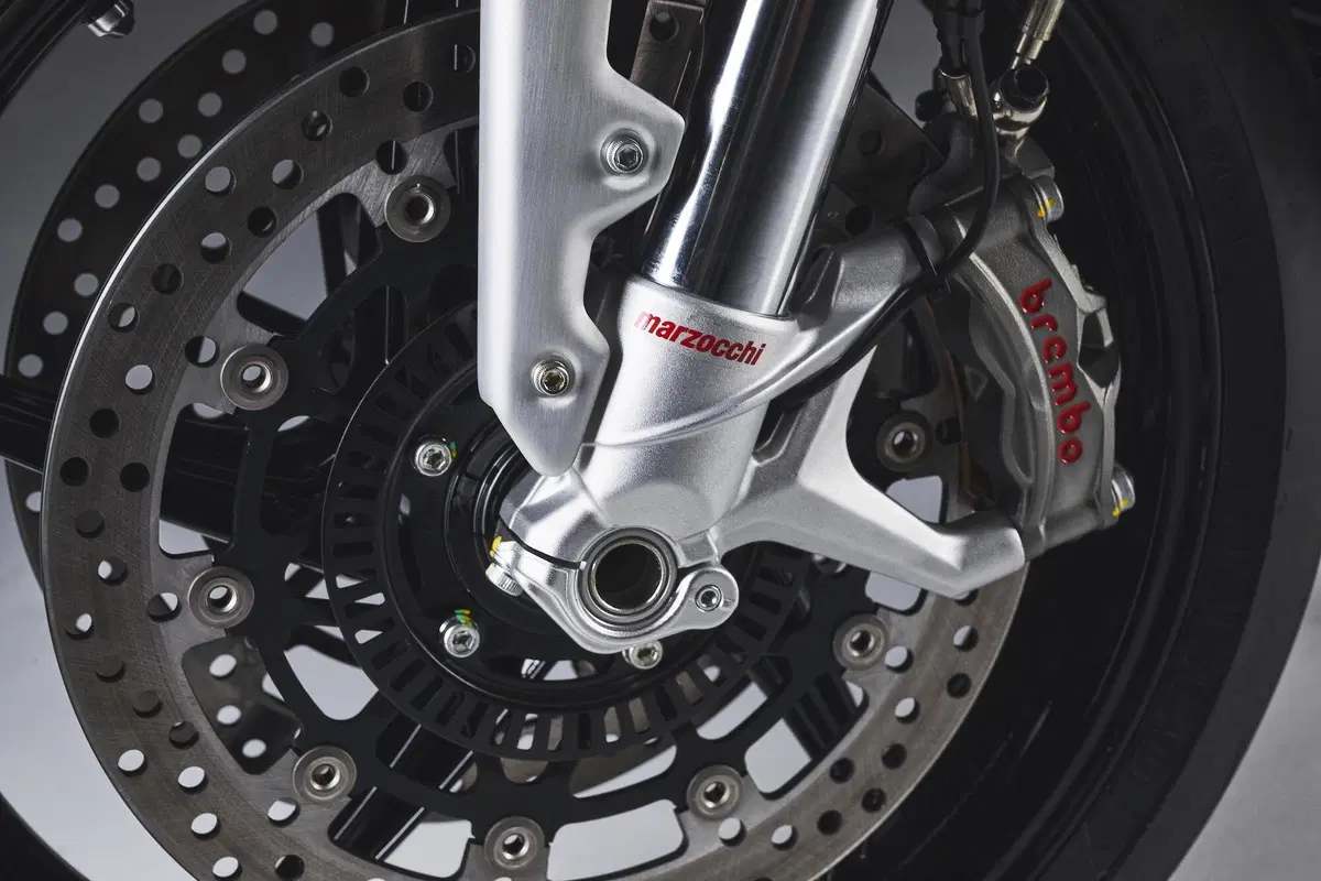 MV Agusta Brutale 1000 RS 2021: prezzo, foto e video (10)