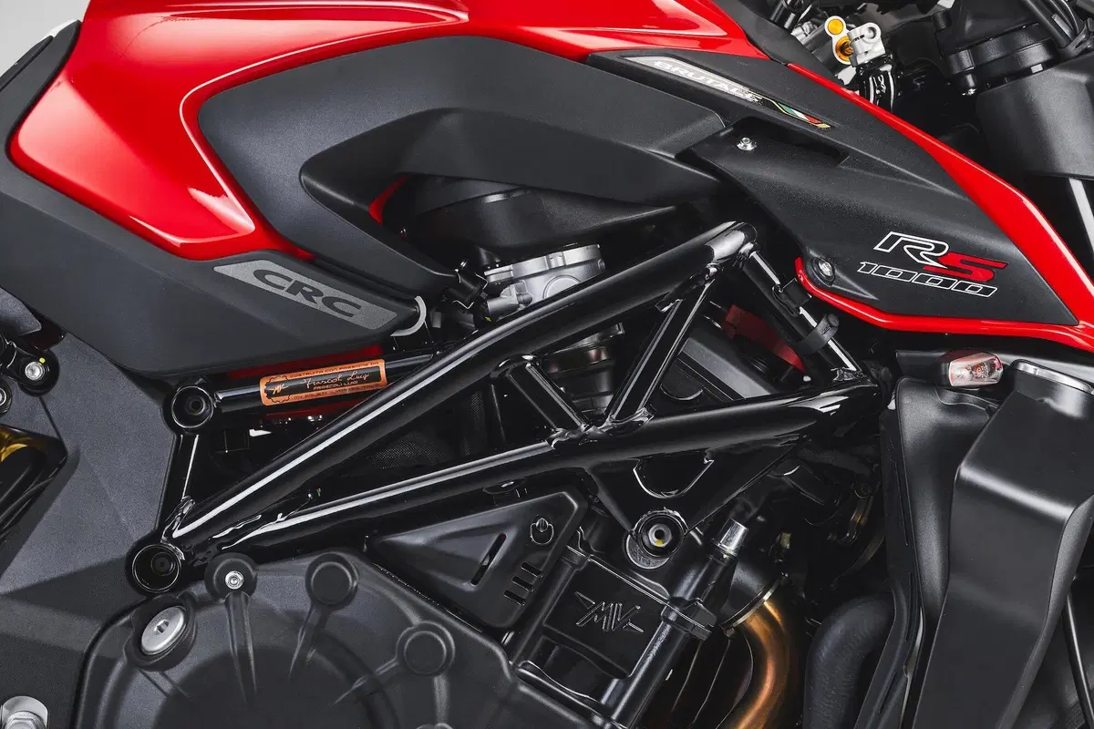 MV Agusta Brutale 1000 RS 2021: prezzo, foto e video (12)