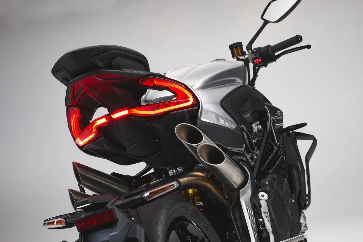 MV Agusta Brutale 1000 RS 2021: prezzo, foto e video (13)