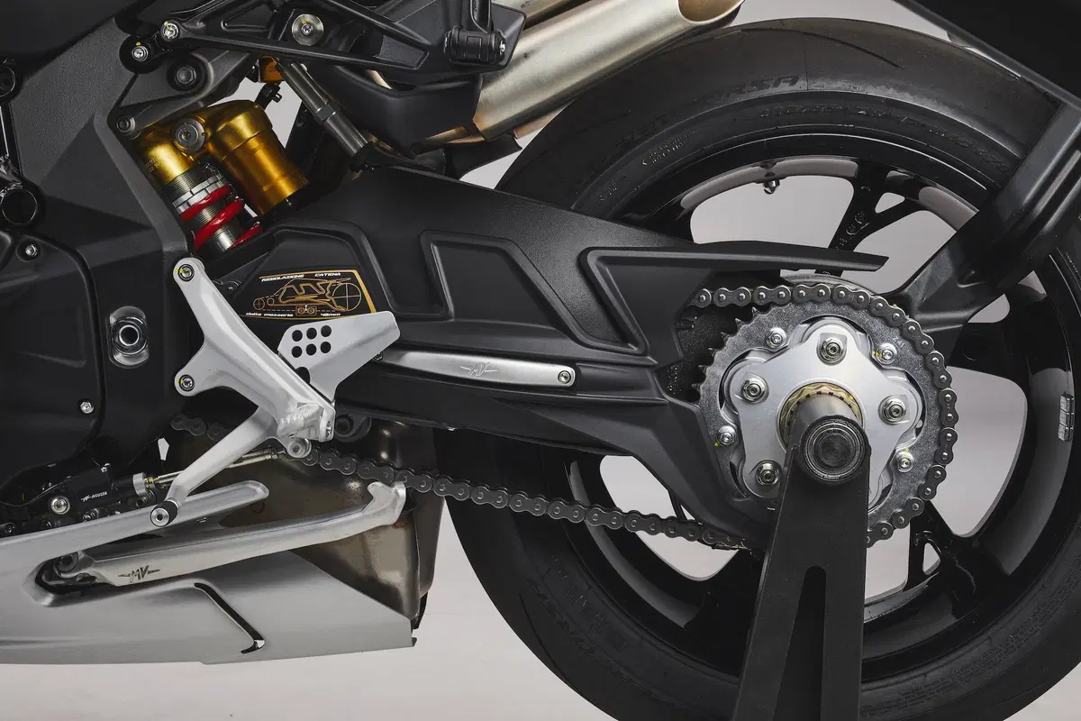 MV Agusta Brutale 1000 RS 2021: prezzo, foto e video (18)