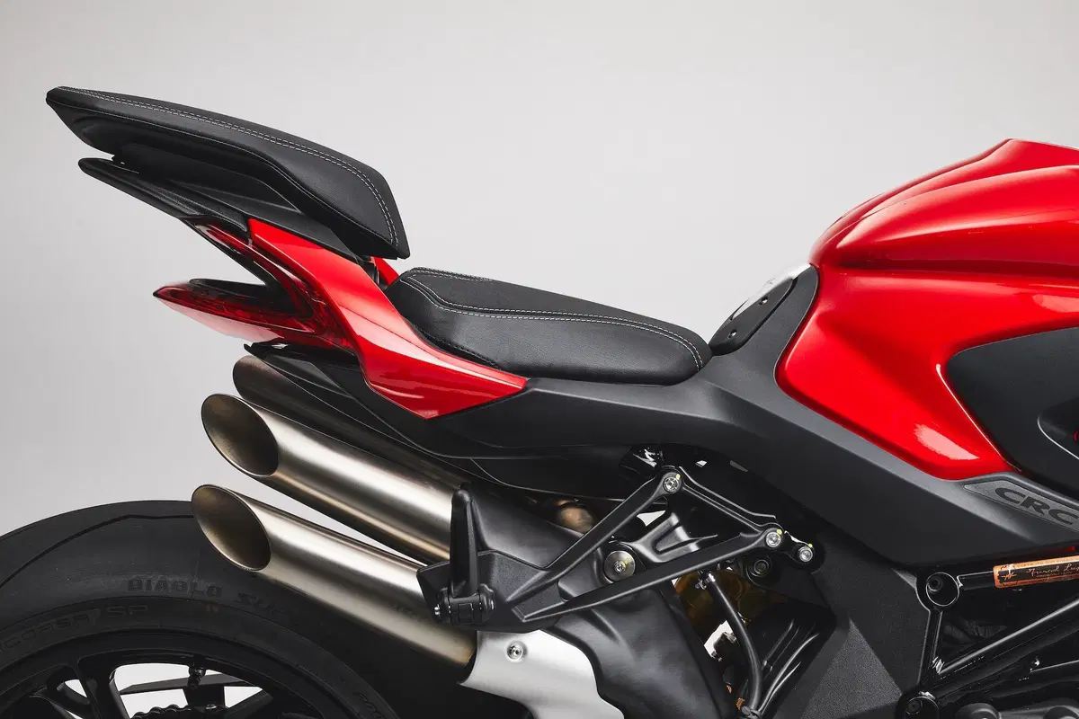 MV Agusta Brutale 1000 RS 2021: prezzo, foto e video (16)