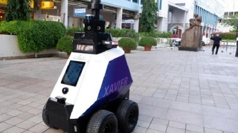 Il robot poliziotto &egrave; realt&agrave;... per ora a Singapore