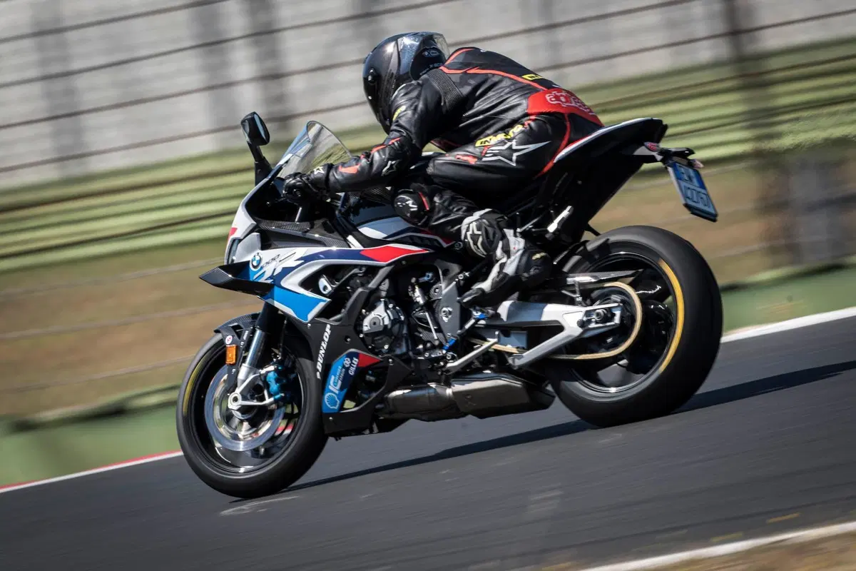 BMW M1000 RR: M maiuscola!