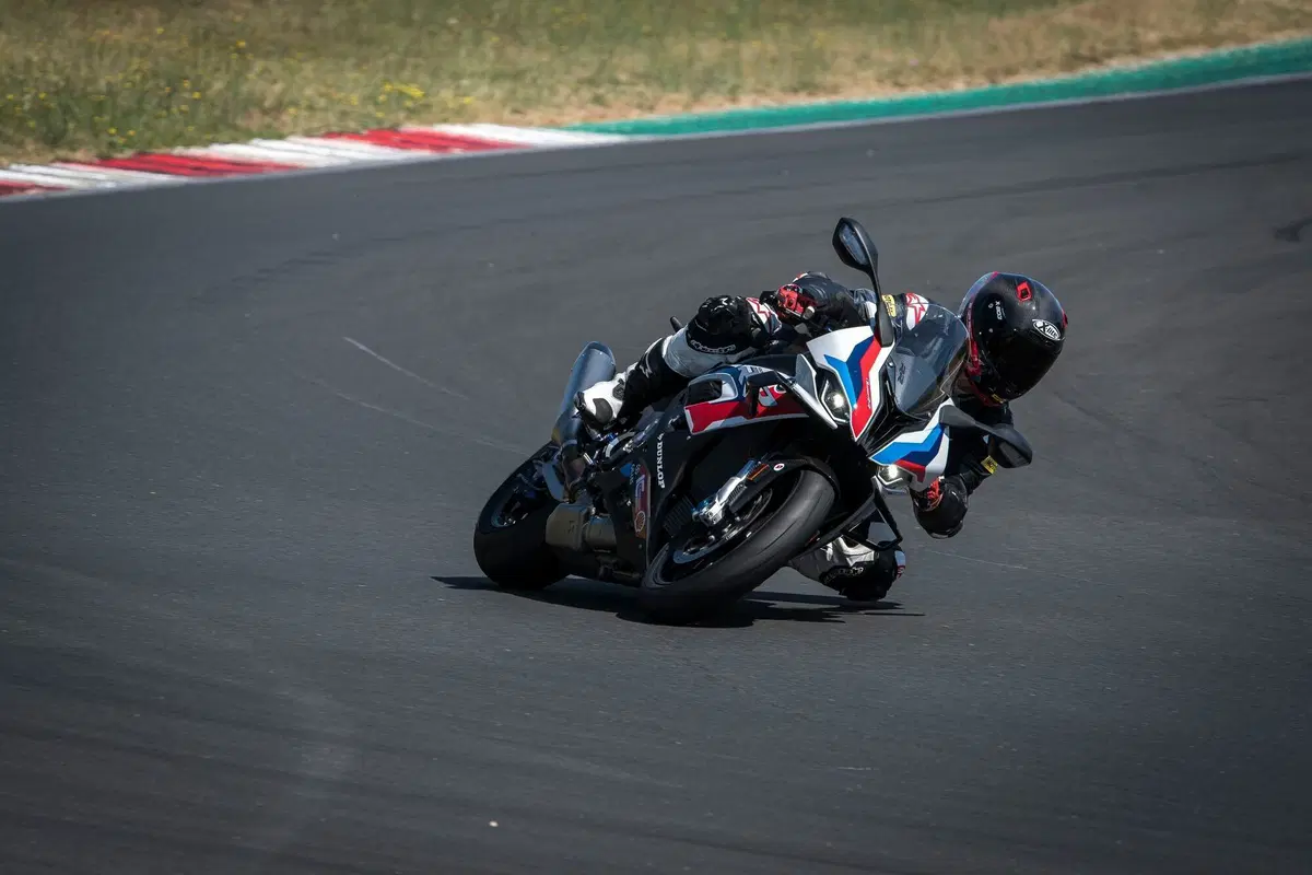 BMW M1000 RR: M maiuscola! (5)