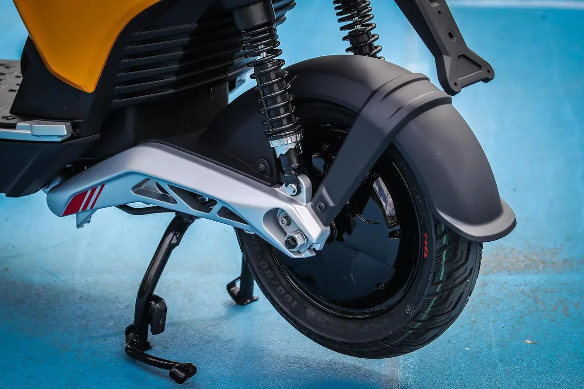 Piaggio 1. Lo scooter elettrico per tutti arriva nei concessionari (13)