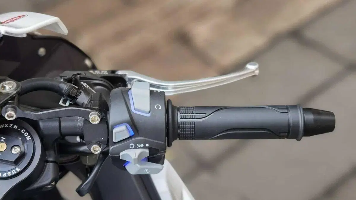 Alla Yamaha R6, copia di Huaying, sono spariti due cilindri (10)