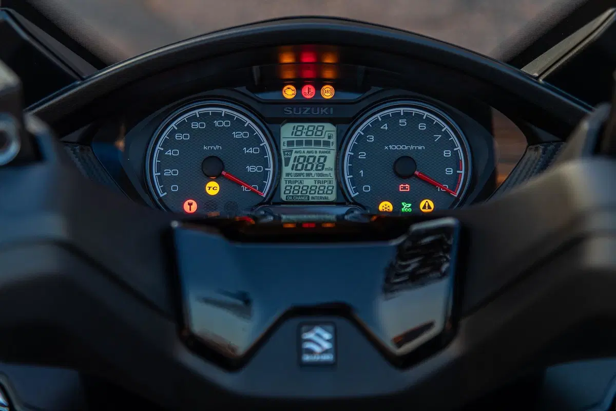 Suzuki Burgman 400 2022 TEST: in città e fuori (2)