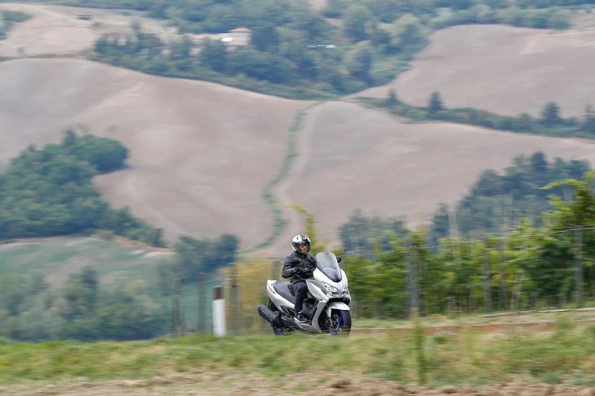 Suzuki Burgman 400 2022 TEST: in città e fuori (3)