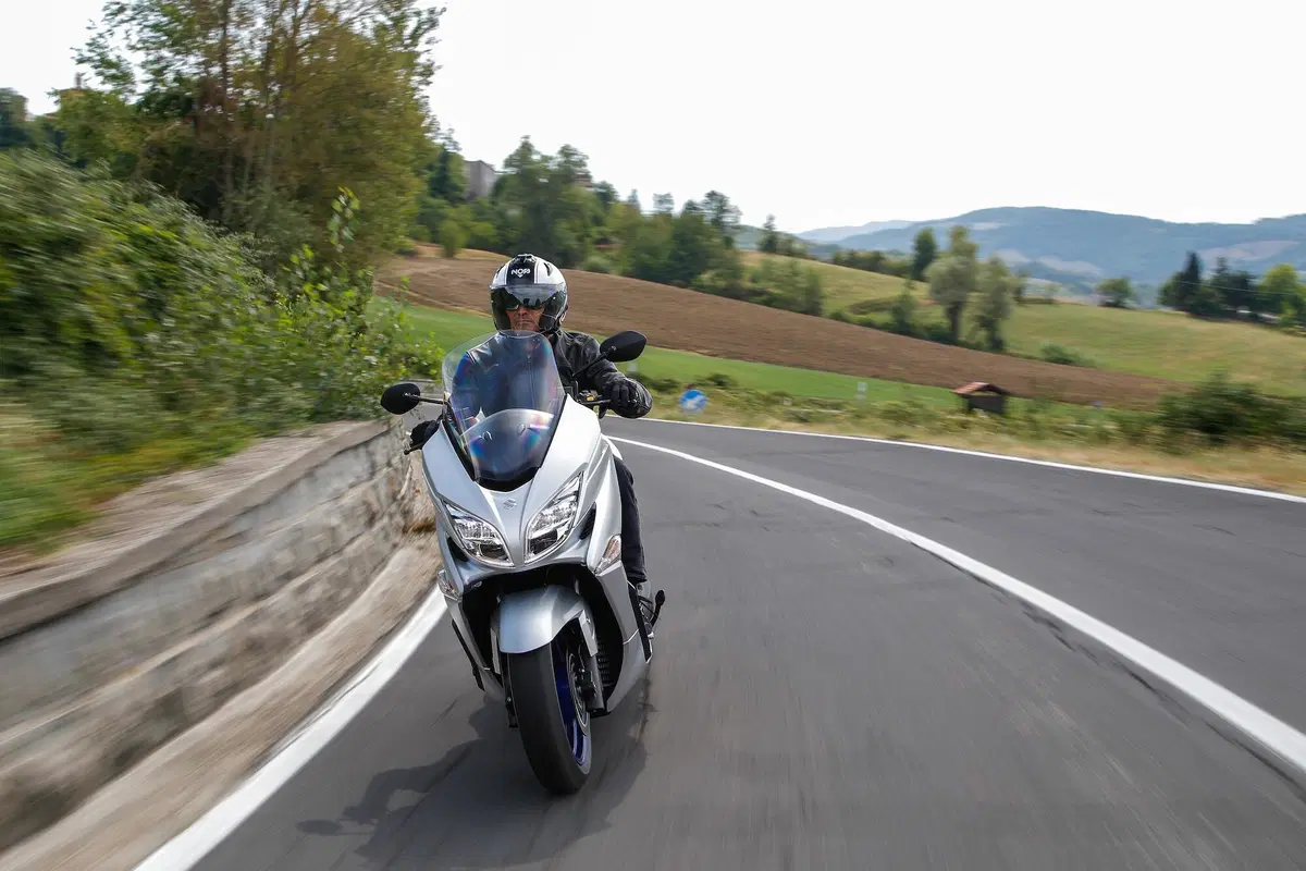 Suzuki Burgman 400 2022 TEST: in città e fuori (5)
