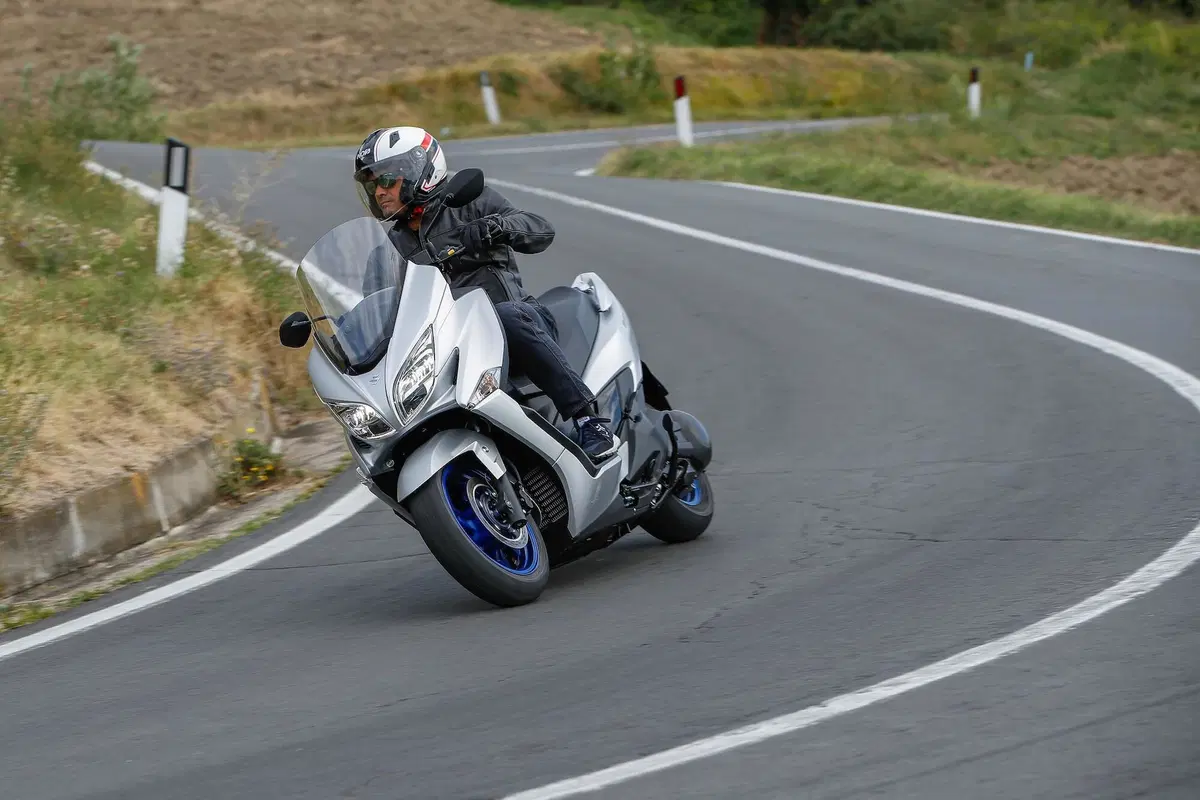 Suzuki Burgman 400 2022 TEST: in città e fuori