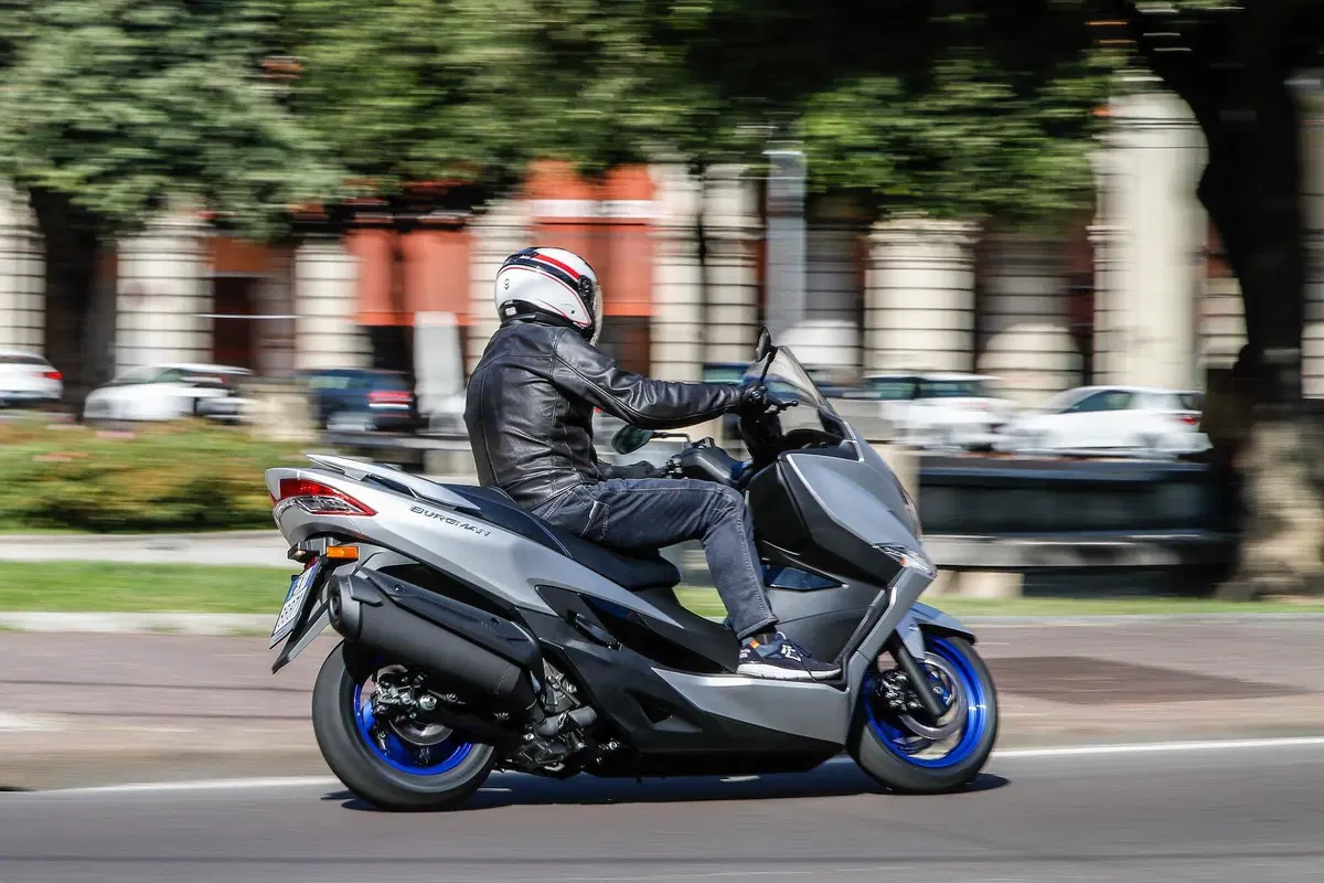 Suzuki Burgman 400 2022 TEST: in città e fuori (7)