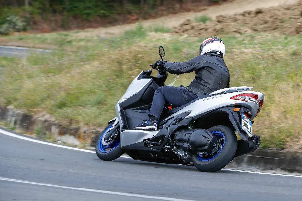 Suzuki Burgman 400 2022 TEST: in città e fuori (8)