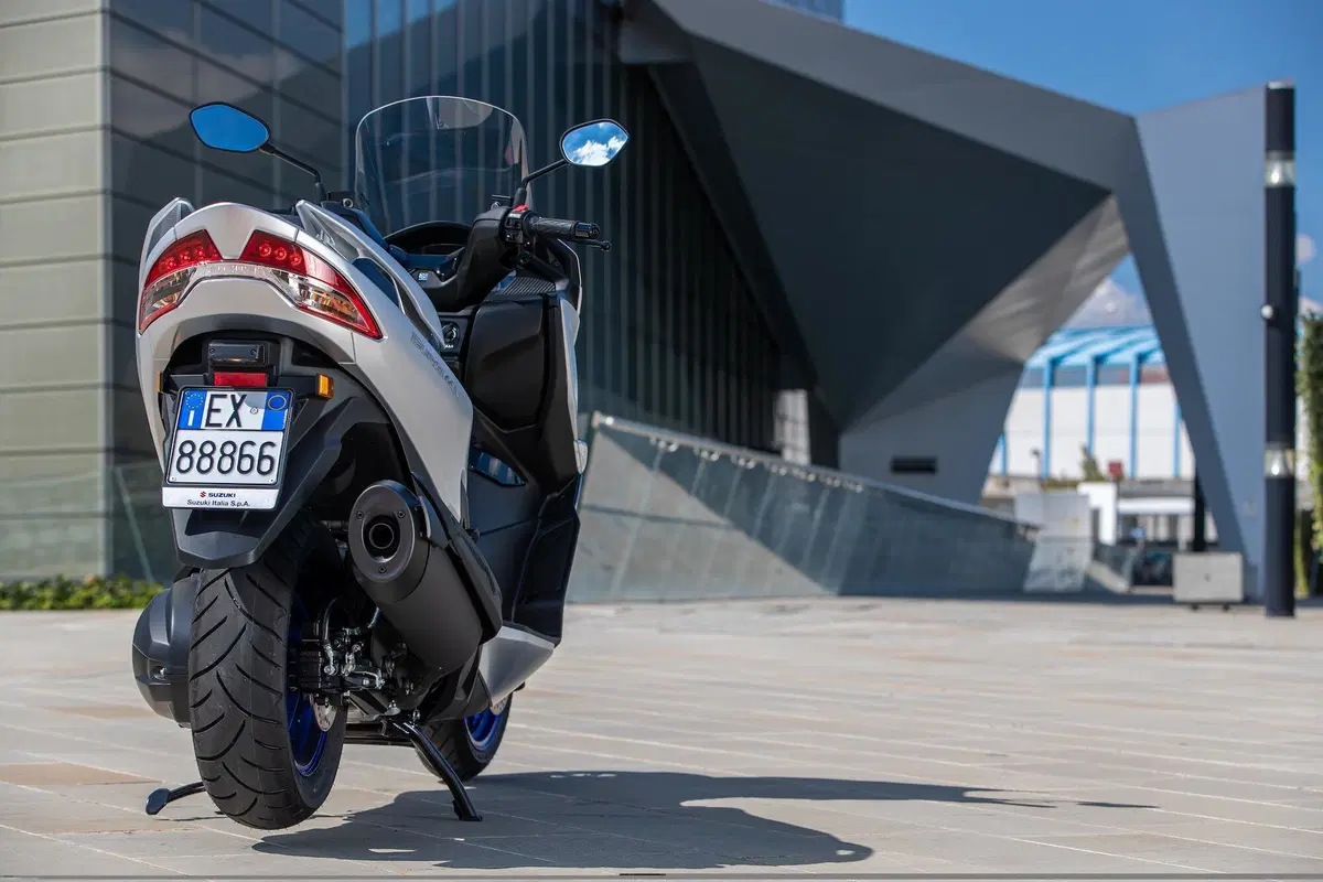 Suzuki Burgman 400 2022 TEST: in città e fuori (11)
