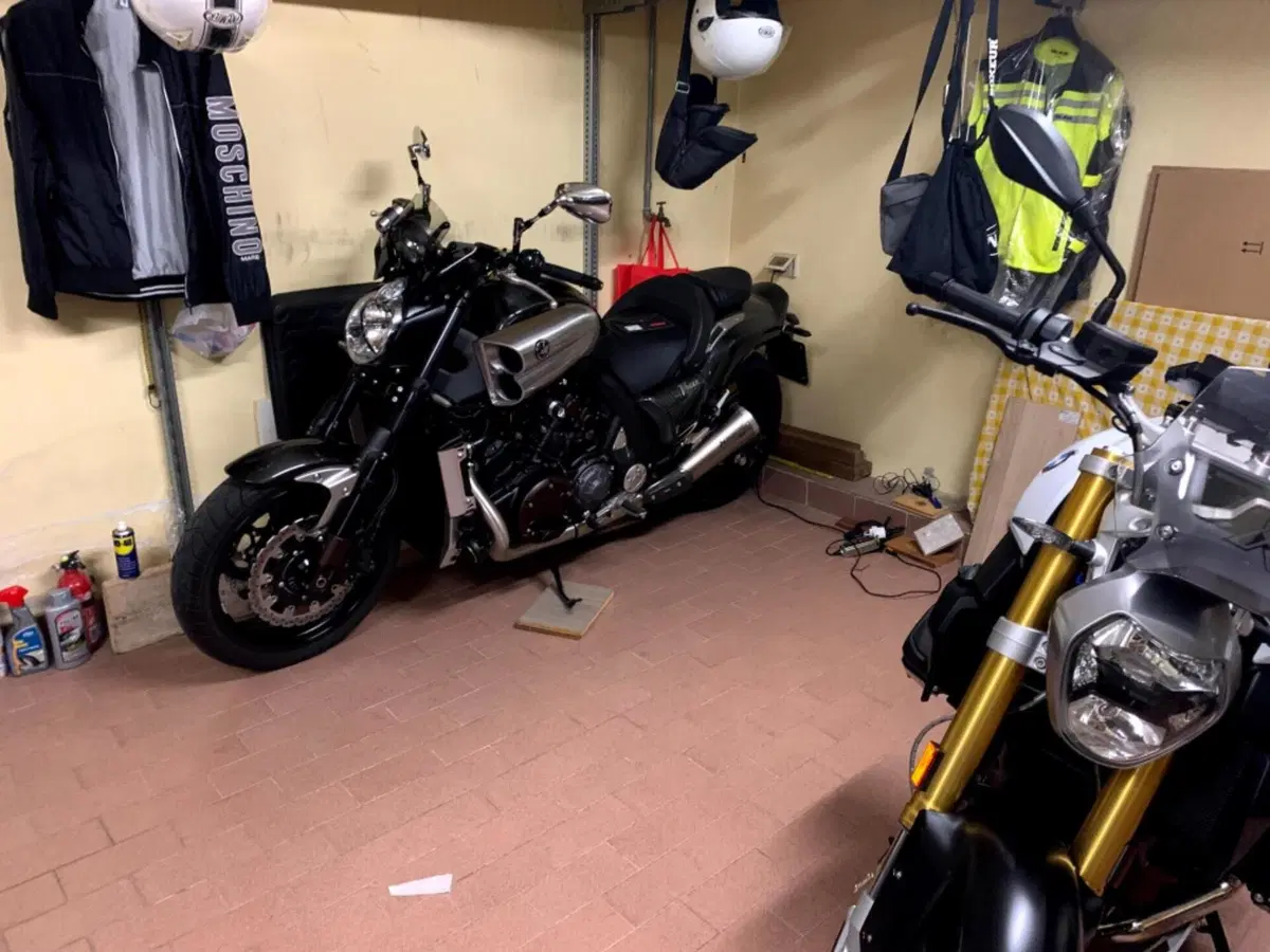 Yamaha VMAX Carbon (2015 - 16)