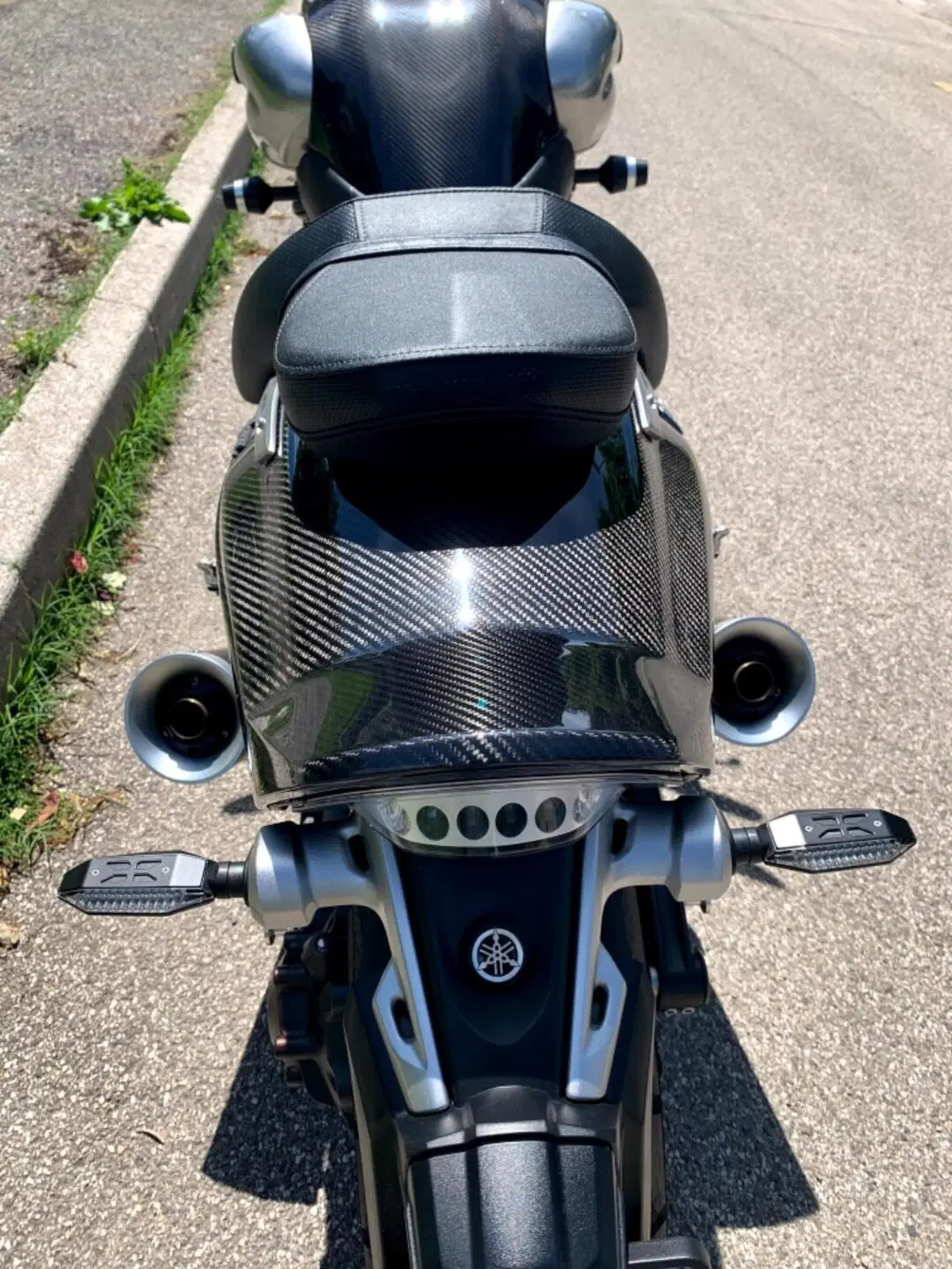 Yamaha VMAX Carbon (2015 - 16) (4)