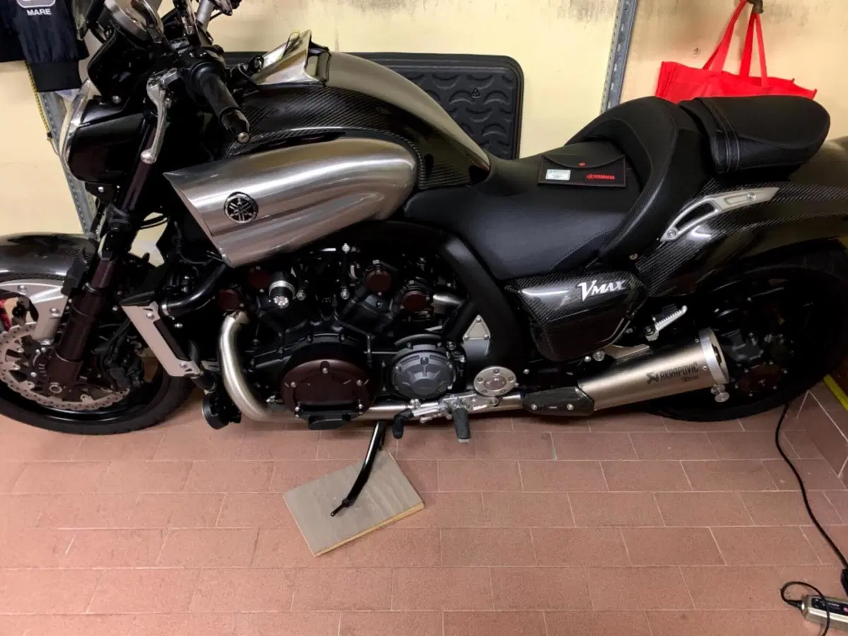 Yamaha VMAX Carbon (2015 - 16) (5)