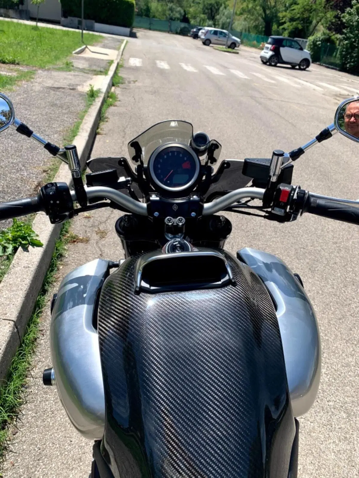 Yamaha VMAX Carbon (2015 - 16) (7)