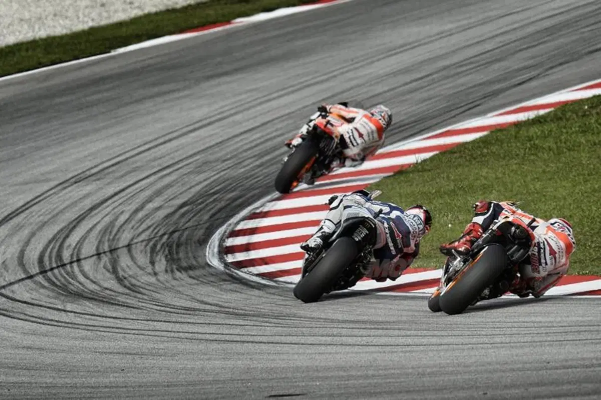 Le foto più spettacolari del GP di Sepang (15)