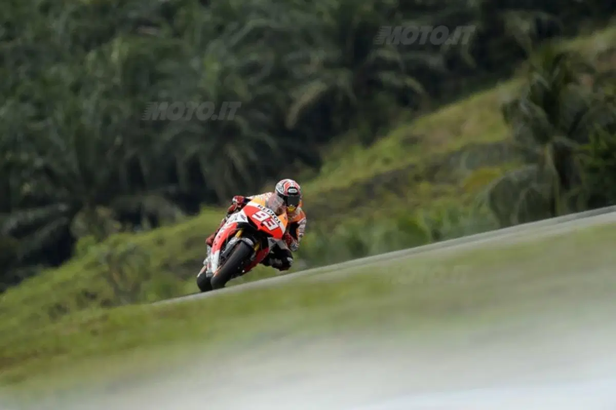 Le foto più spettacolari del GP di Sepang (18)