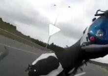Biker crash: impenna con la BMW S1000RR a 160 km/h, ma la moto decolla [VIDEO VIRALE]