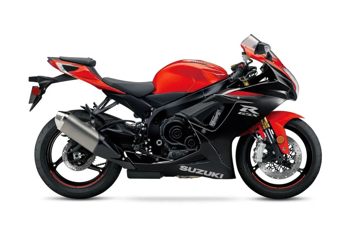 Suzuki, debuttano in USA le GSX-R 2022. E da noi? (13)