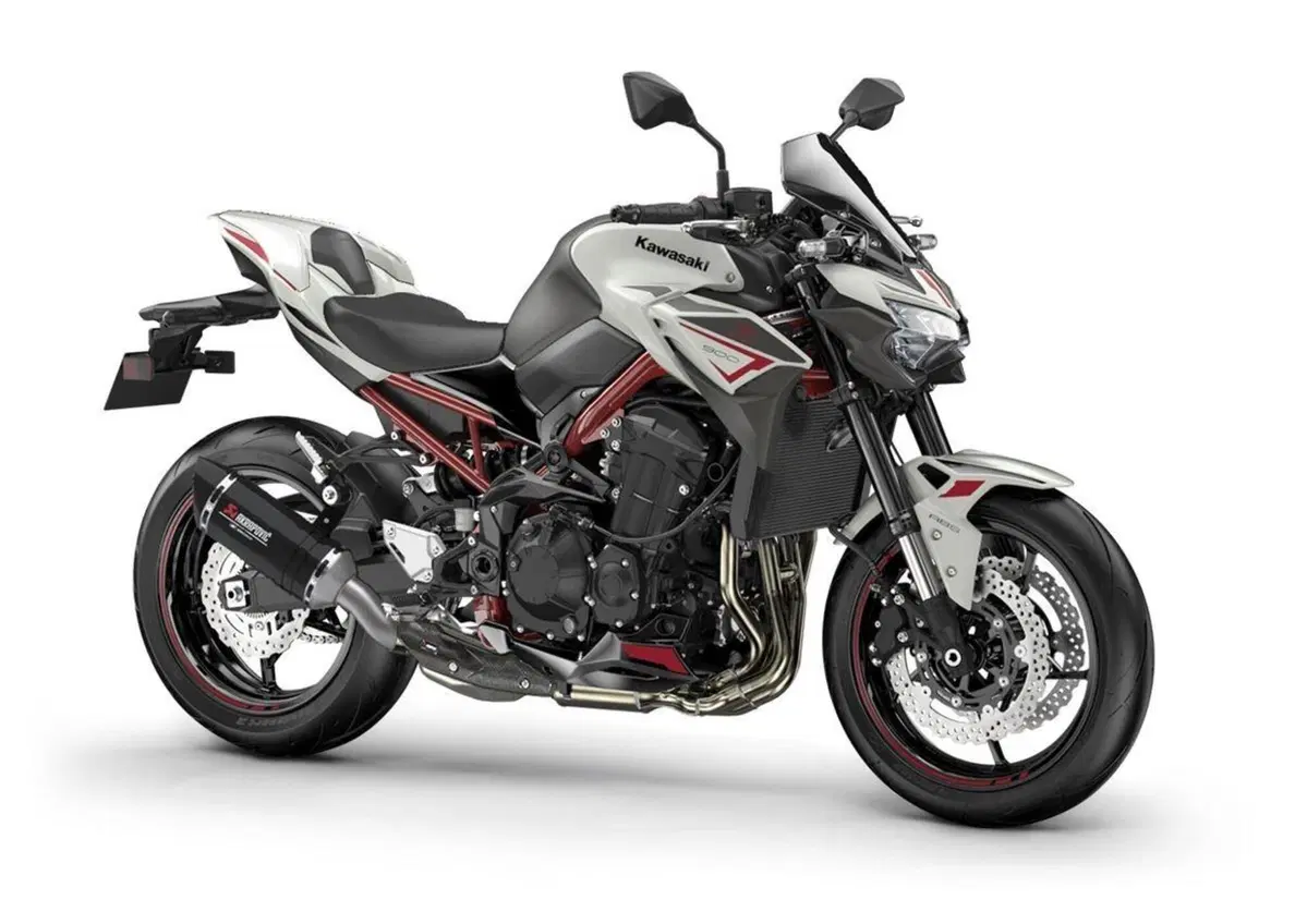Kawasaki Z900 e Z900 Performance 2022. Nuove colorazioni