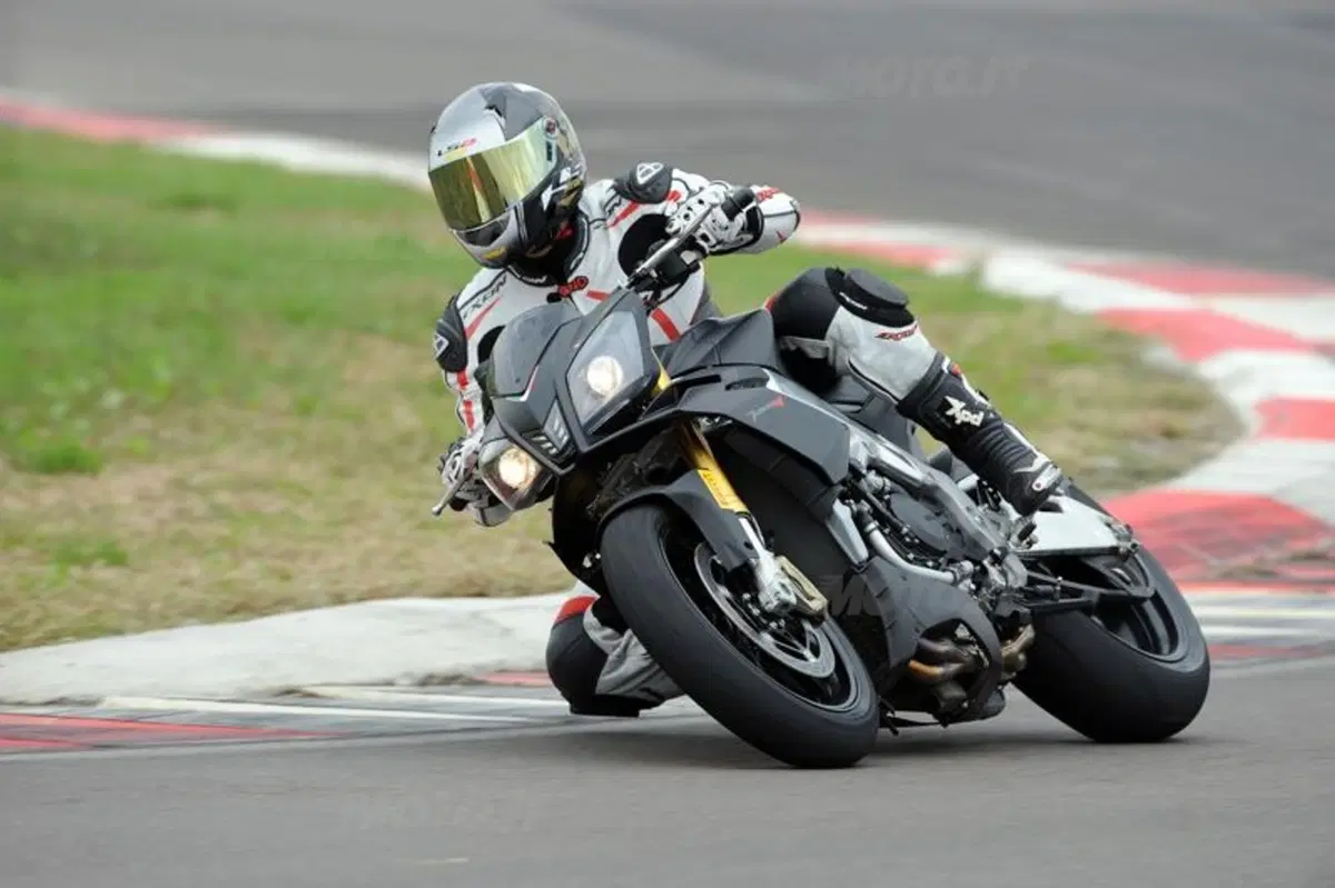 Aprilia Tuono V4R ABS (2)