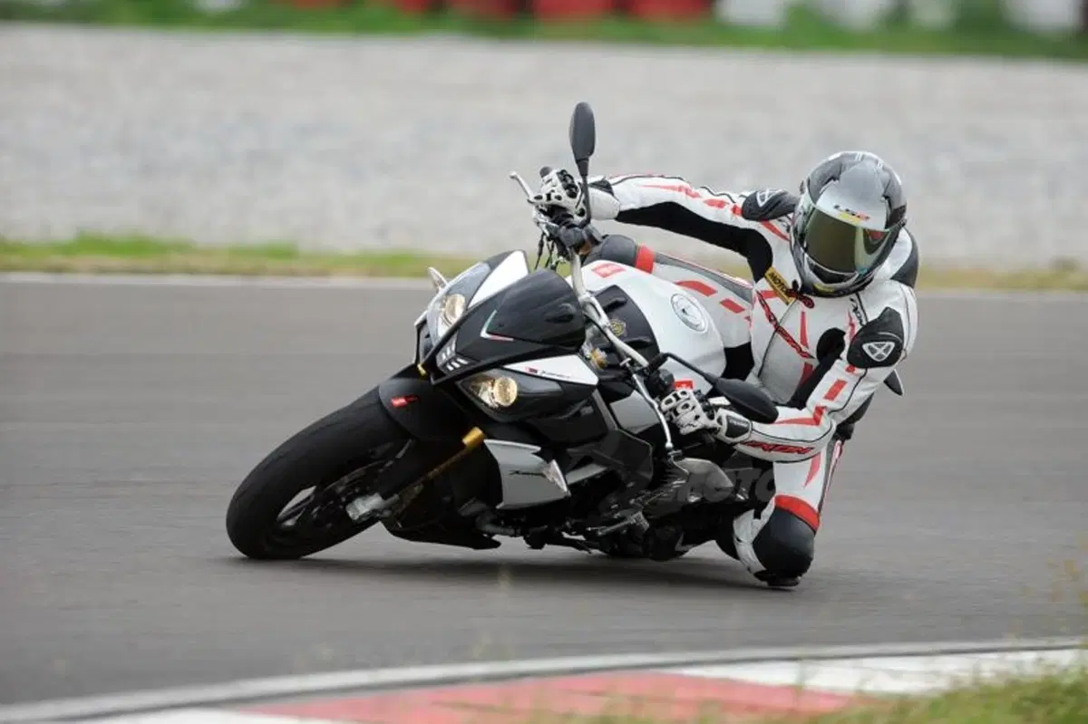 Aprilia Tuono V4R ABS (6)