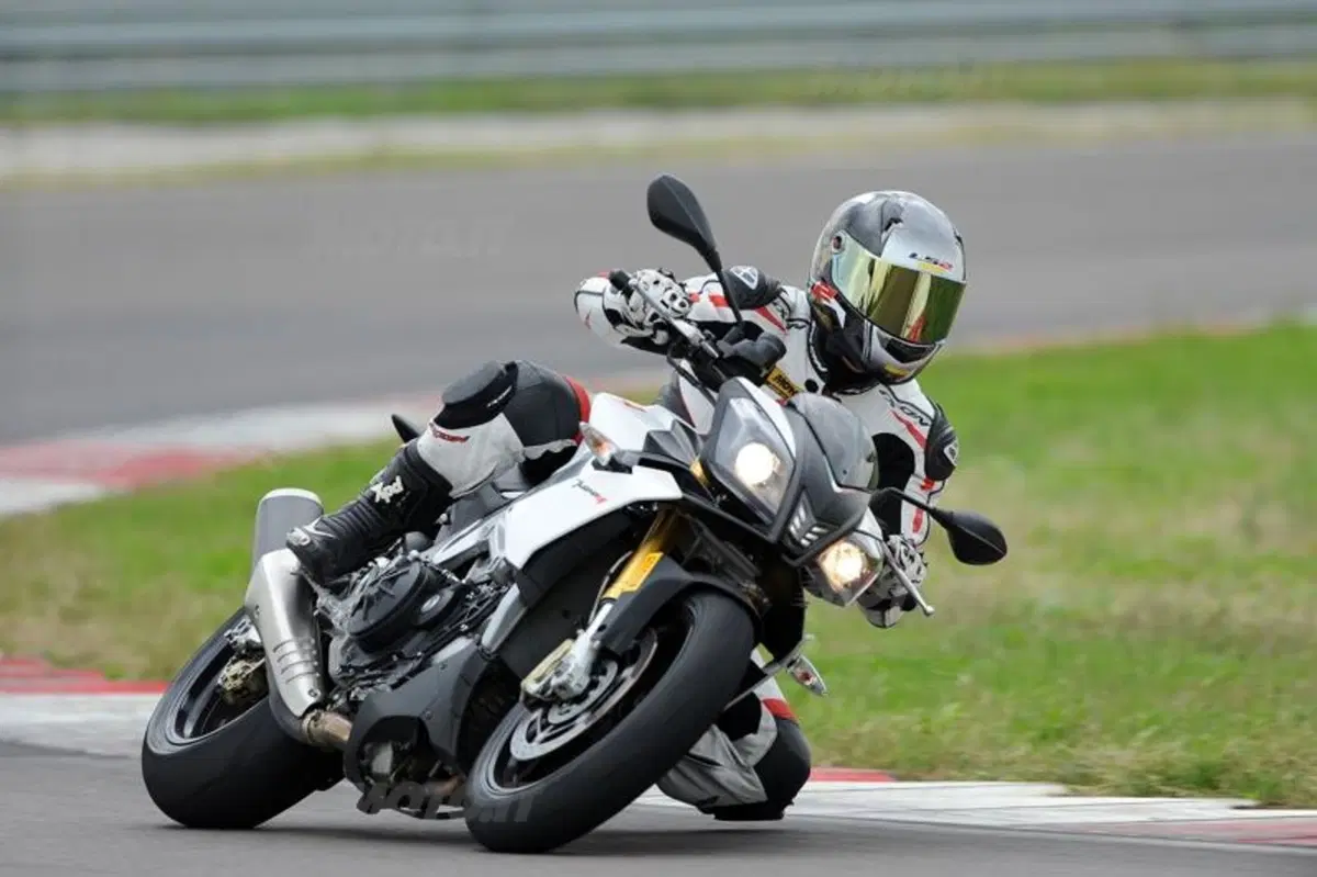 Aprilia Tuono V4R ABS (7)