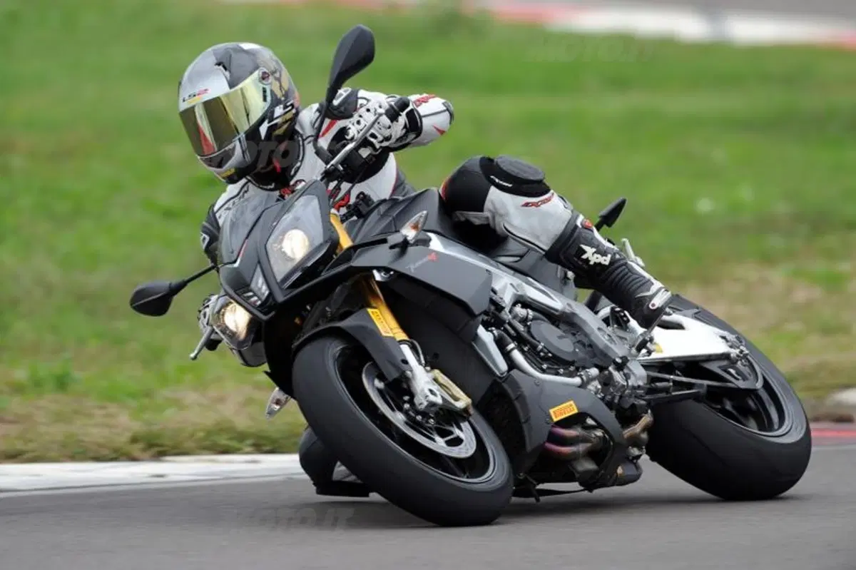 Aprilia Tuono V4R ABS (9)