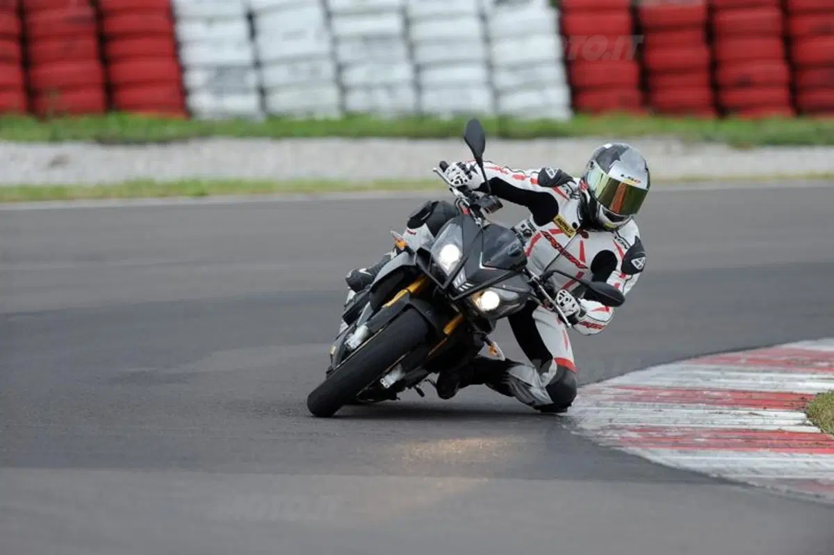 Aprilia Tuono V4R ABS (10)
