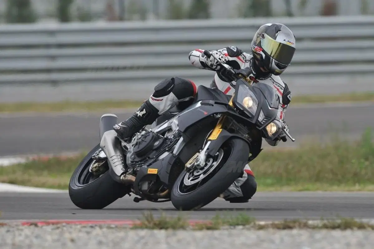 Aprilia Tuono V4R ABS (12)