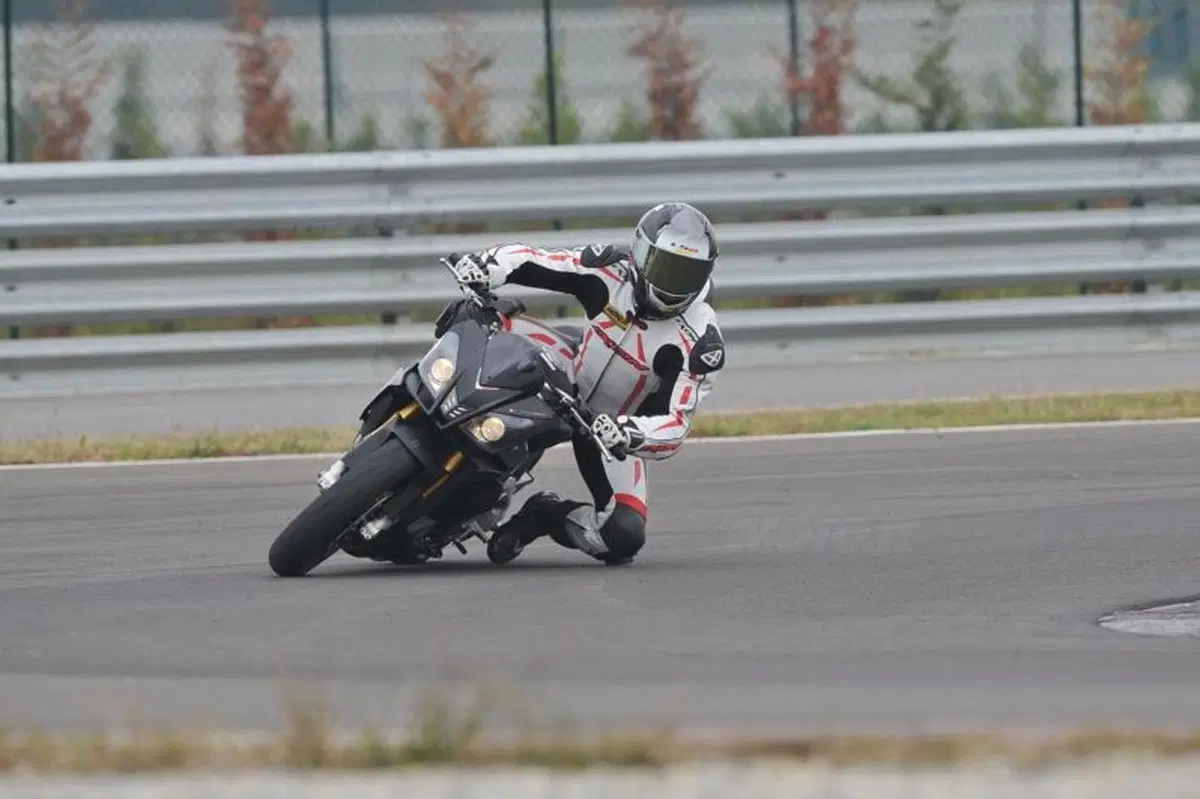 Aprilia Tuono V4R ABS (13)