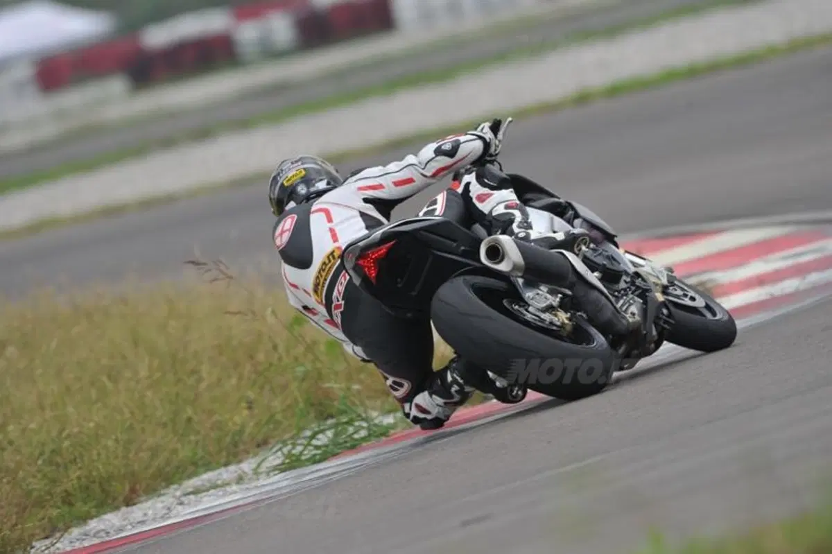 Aprilia Tuono V4R ABS (14)
