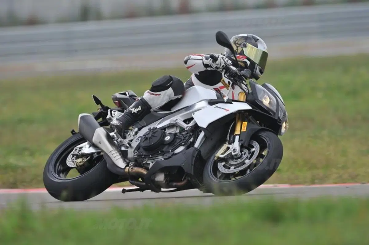 Aprilia Tuono V4R ABS (16)