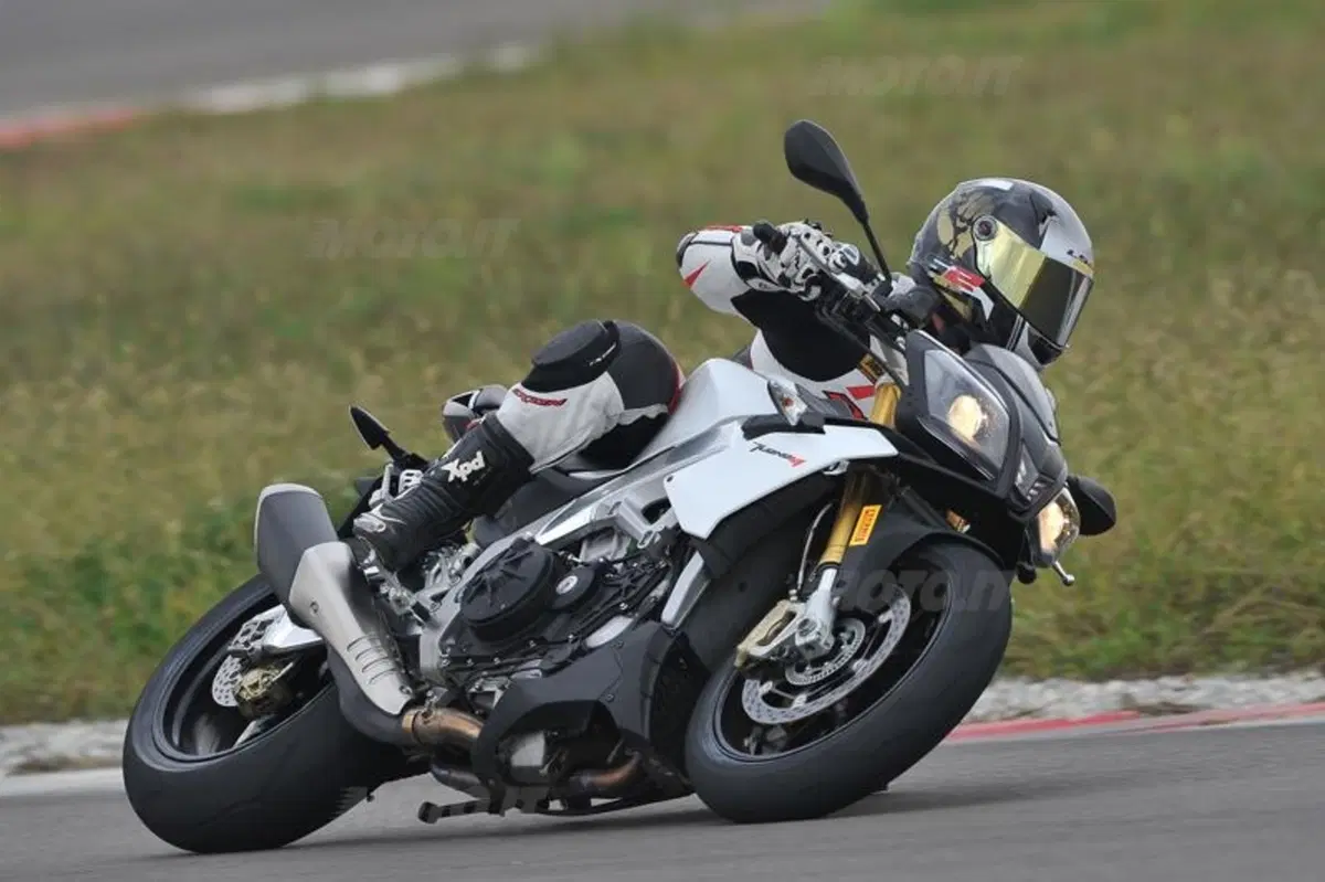 Aprilia Tuono V4R ABS (18)