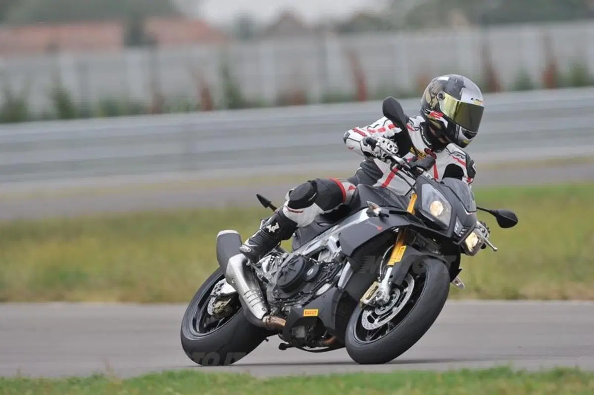 Aprilia Tuono V4R ABS (20)