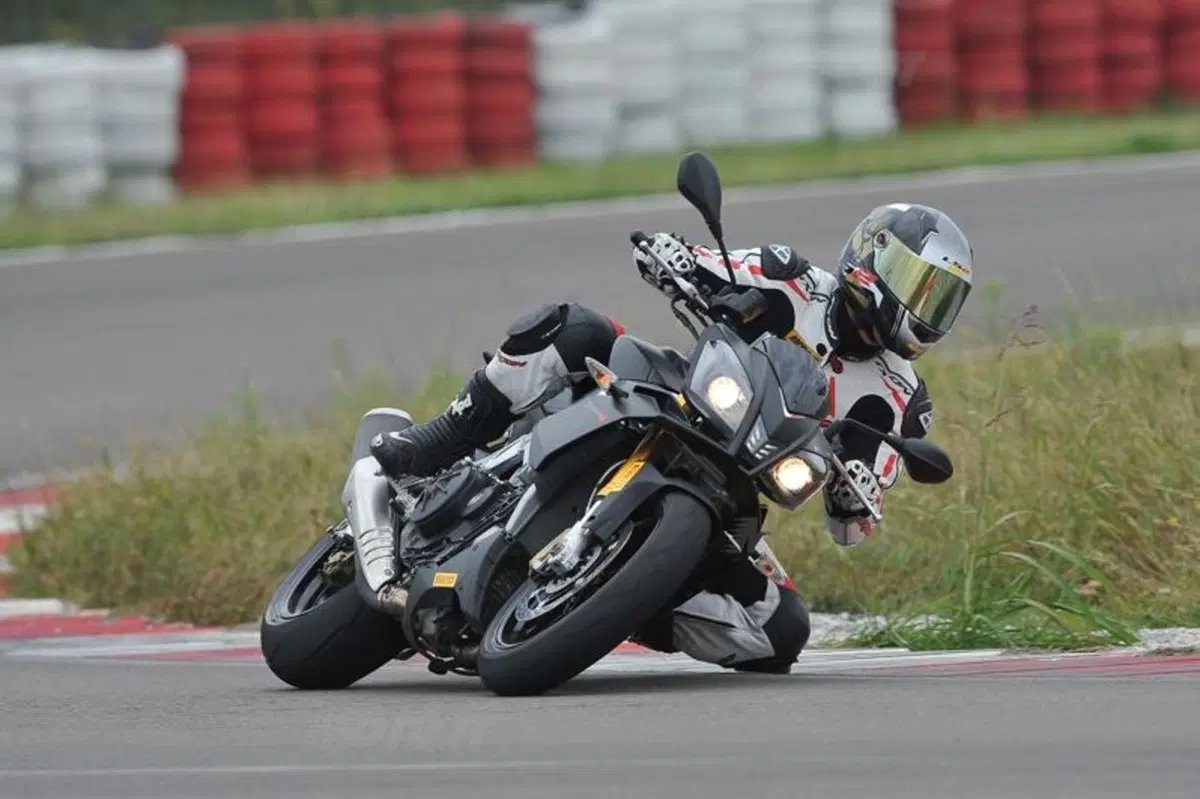 Aprilia Tuono V4R ABS (22)