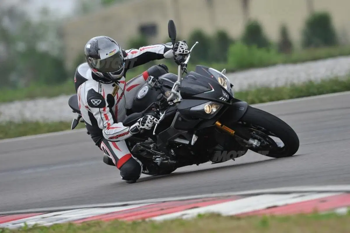 Aprilia Tuono V4R ABS (23)