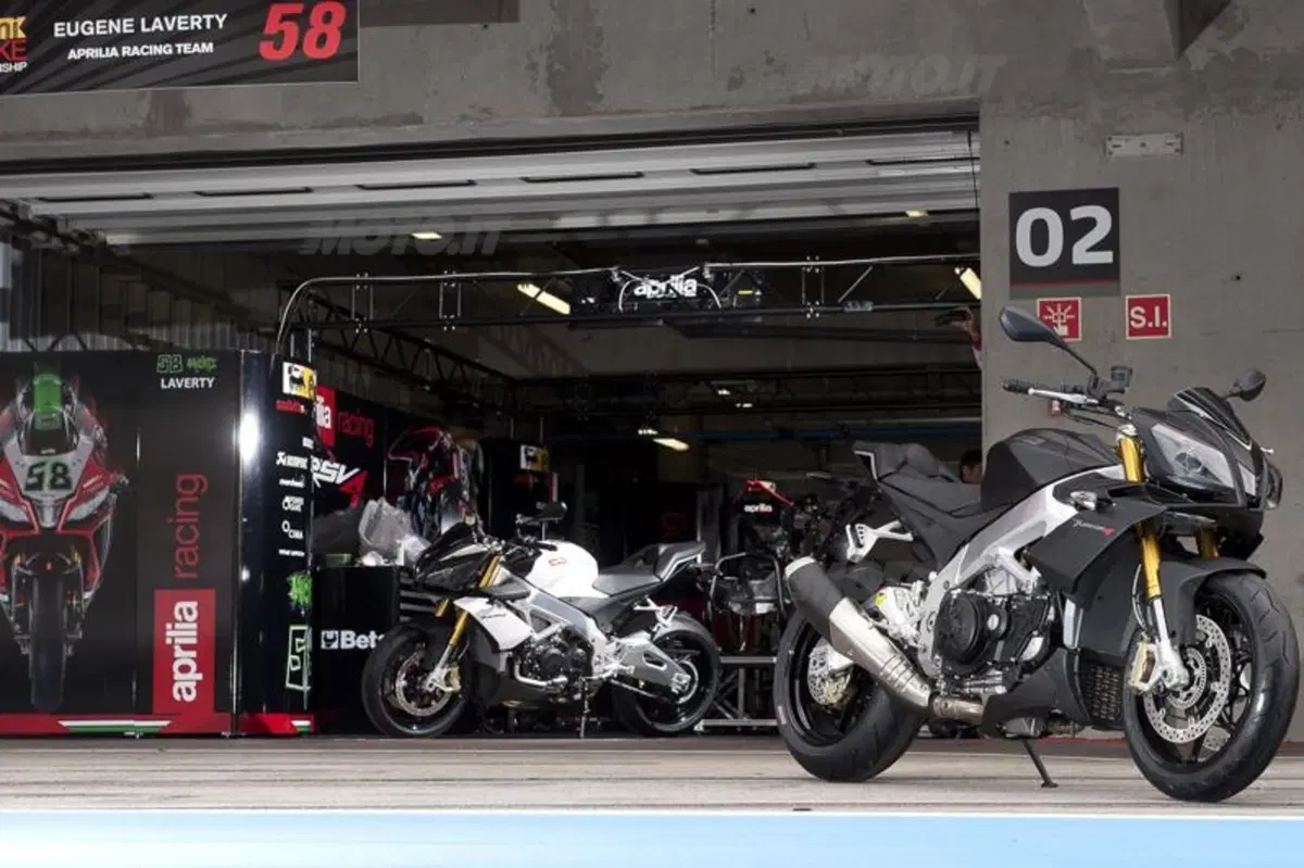 Aprilia Tuono V4R ABS (24)