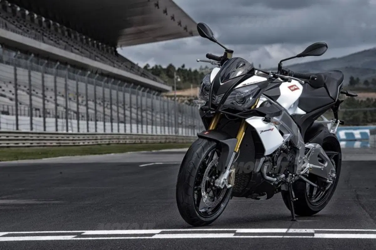 Aprilia Tuono V4R ABS (32)
