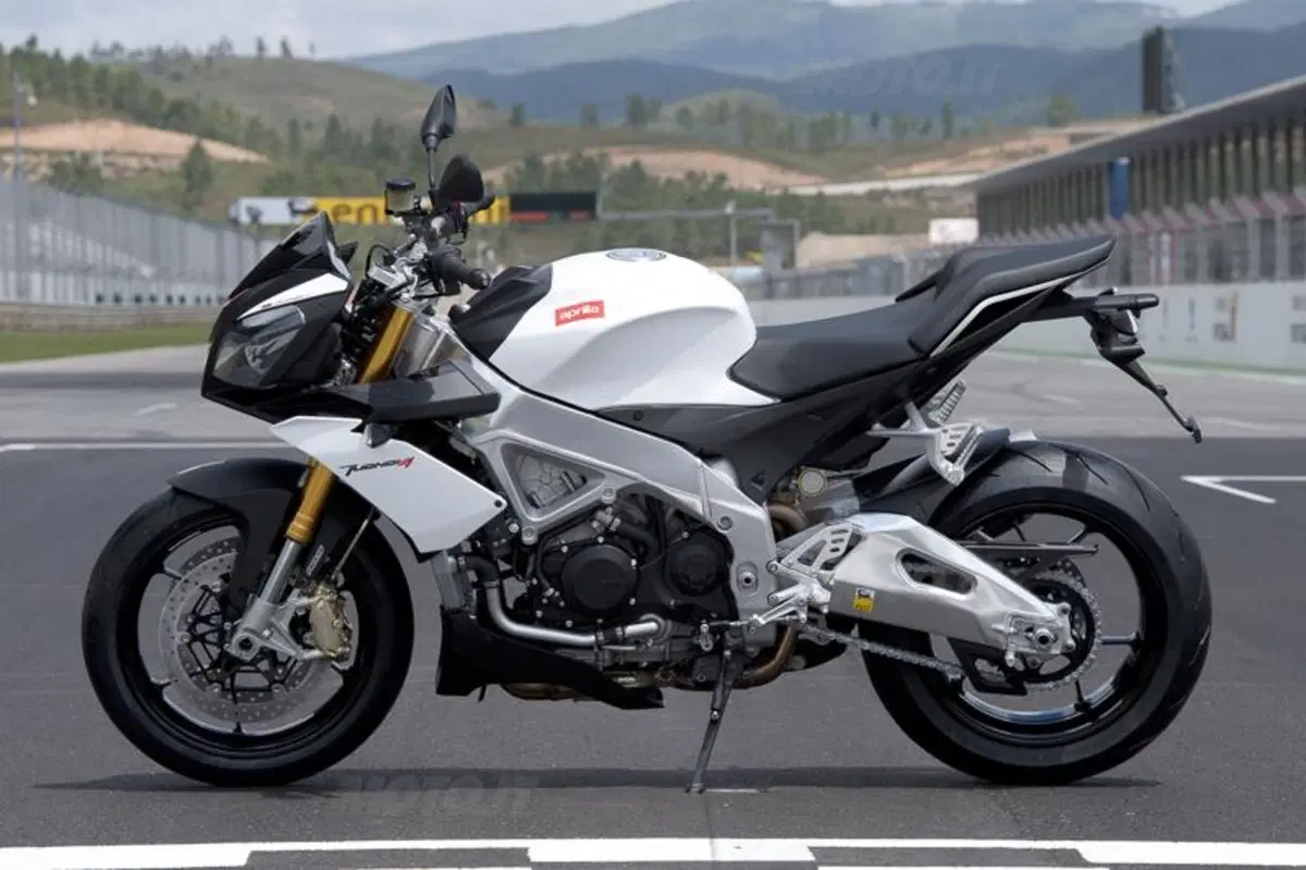 Aprilia Tuono V4R ABS (35)
