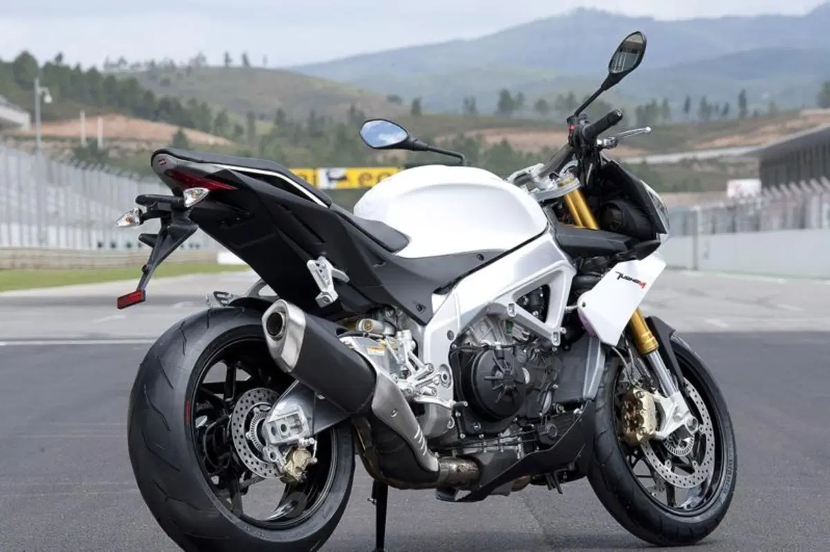 Aprilia Tuono V4R ABS (36)