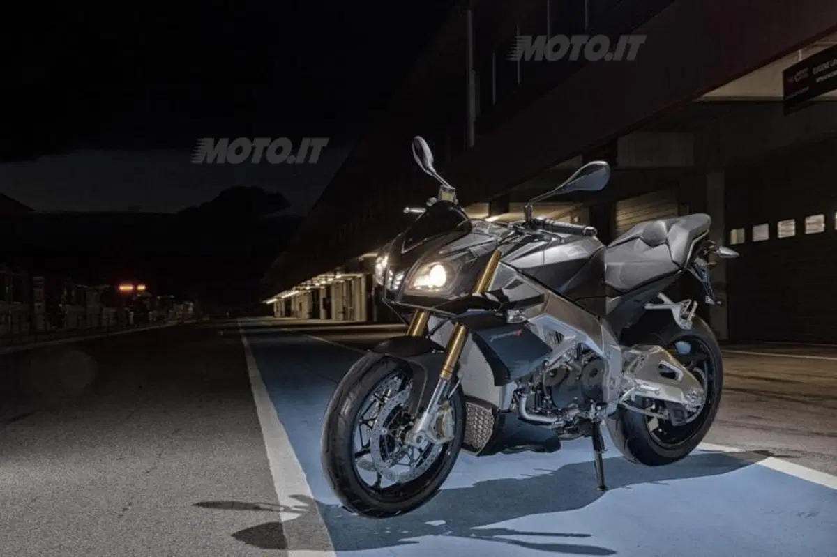 Aprilia Tuono V4R ABS (39)