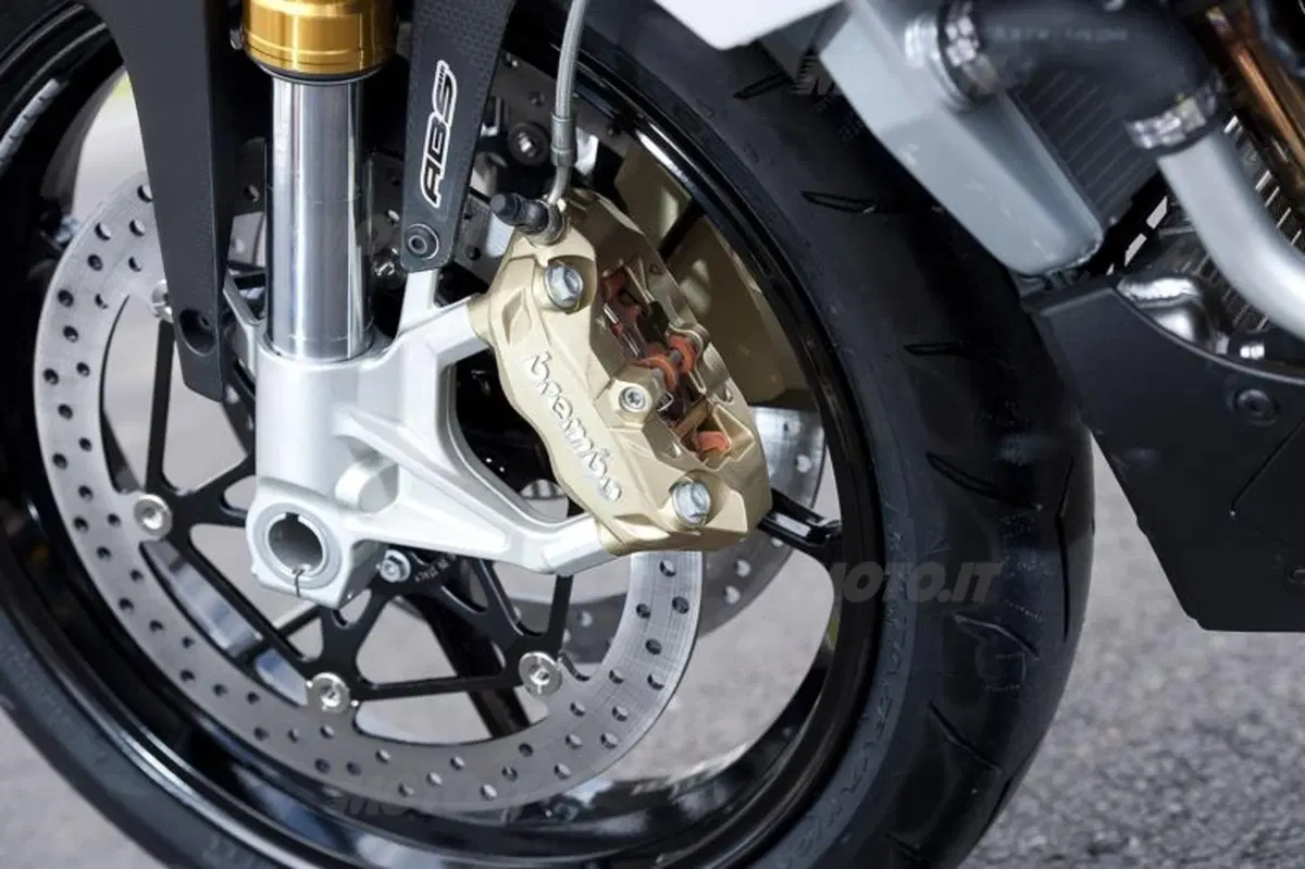 Aprilia Tuono V4R ABS (42)