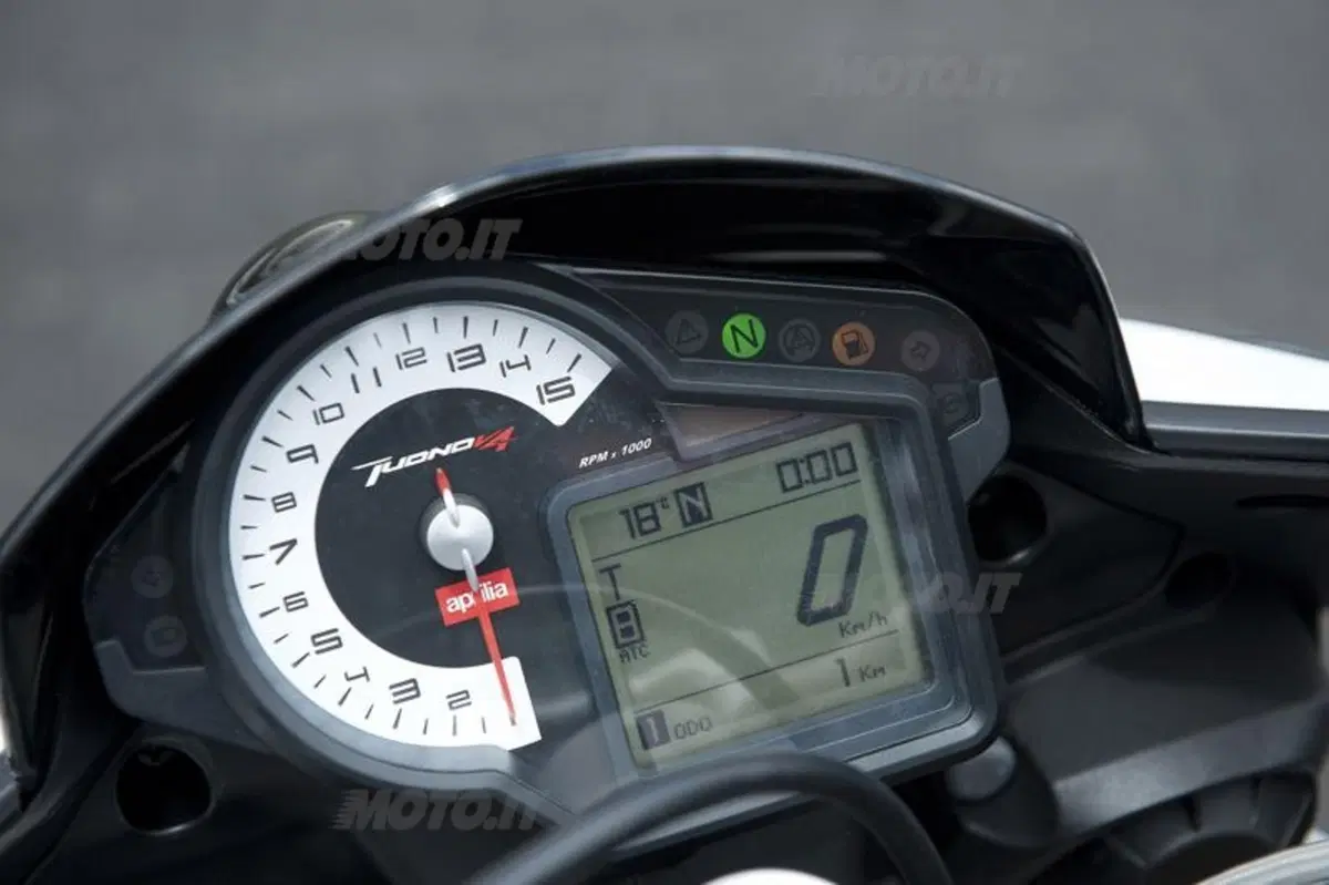 Aprilia Tuono V4R ABS (43)